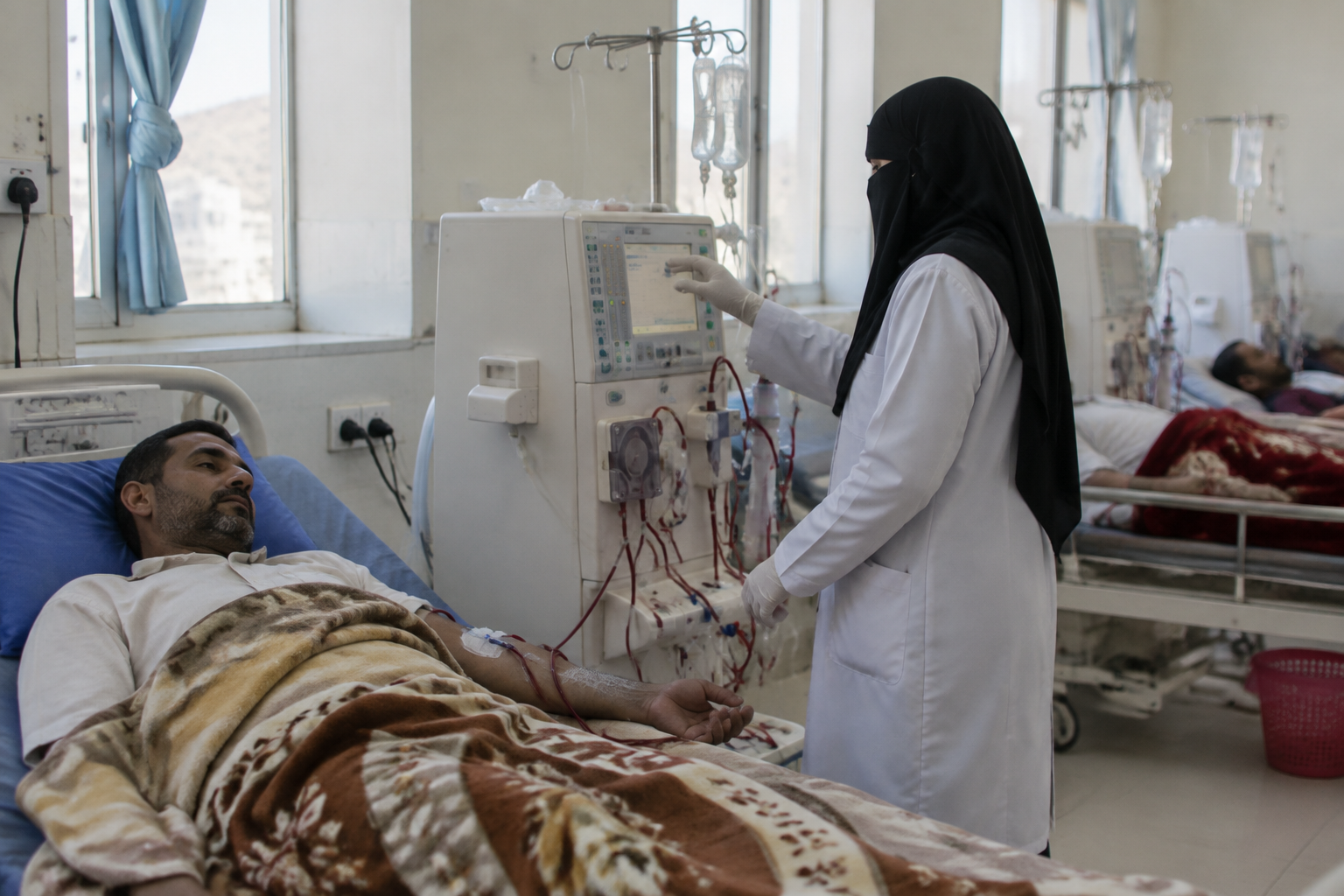 مرضى الفشل الكلوي في تعز بين طرق مغلقة وخطر توقف جلسات الغسل