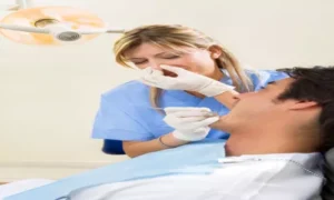 أسباب رائحة الفم الكريهة وعلاجها