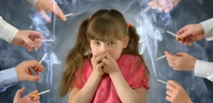 مخاطر التدخين السلبي على الأطفال
