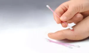 مسحات القطن تقلل عدوى الجروح